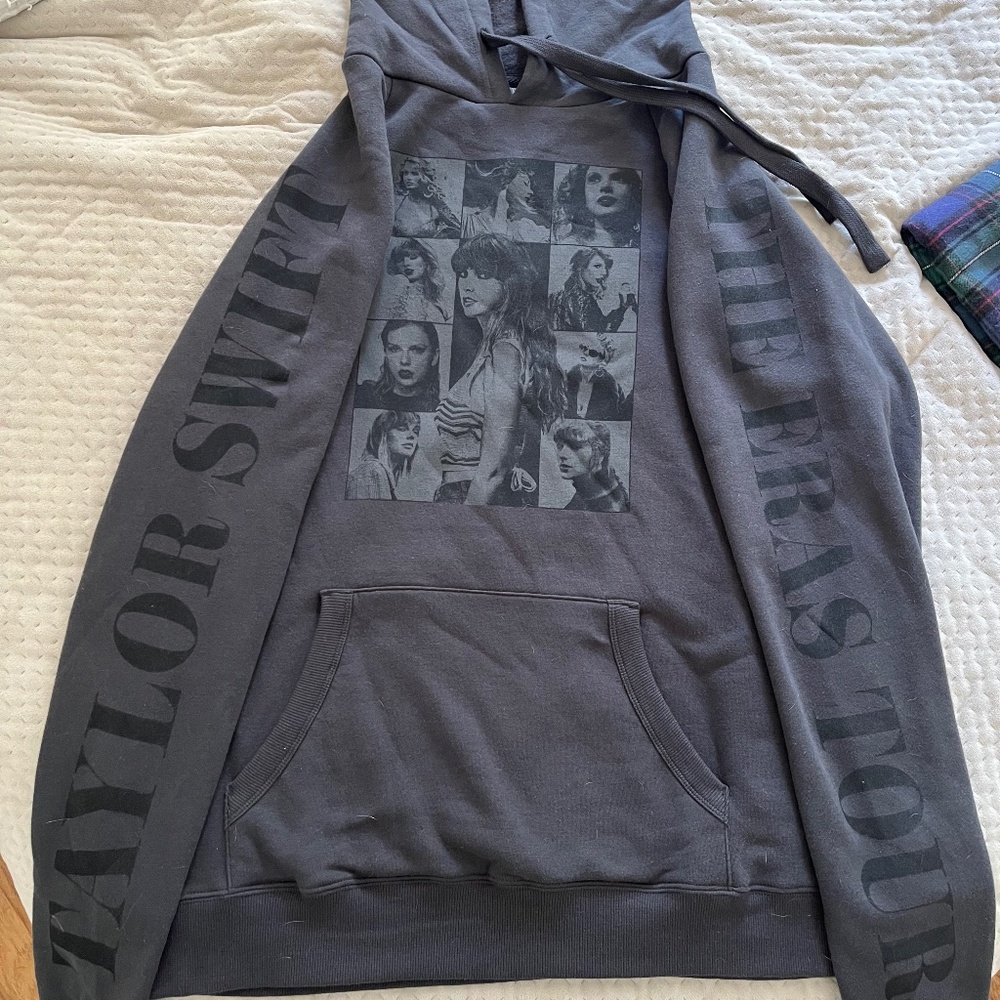 Taylor Swift Official Merch Eras Tour Sweatshirt (M)